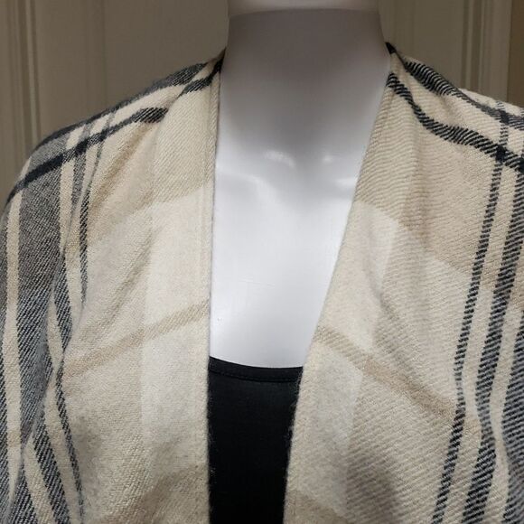 Timless Classic Plaid Shawl  Wrap sz OS - Picture 2 of 5